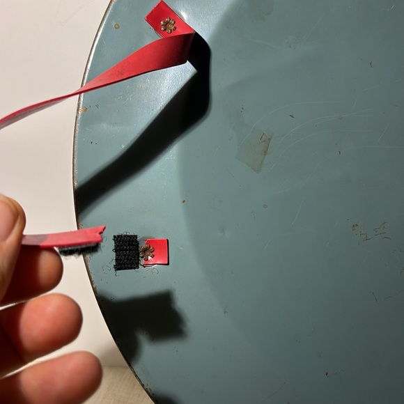 Vintage "Prince Valiant" Metal Shield by Mattel (c. 1950's) - Picture 5 of 7